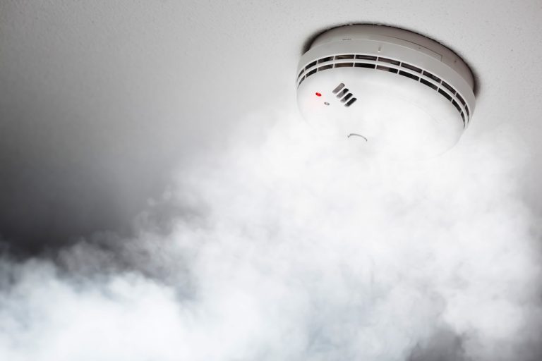 Connaissez-vous les toutes nouvelles modifications en vigueur pour les électriciens concernant l’installation des avertisseurs de fumée ?